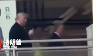 美国网友批特朗普是易怒的人，特朗普参观汽车工厂遭工人辱骂！