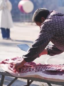 杀猪宴爆火 收获了流量升腾起年味 上万人报名赴宴