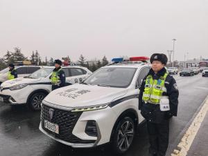 河南多部门联合除雪融冰护航出行 全力保障道路畅通