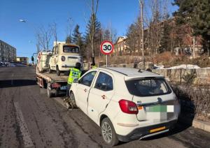 交警严查电动扭扭车上路 新规整治非标车