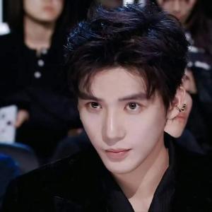 李昀锐马年春晚第二次联排 新生代闪耀舞台