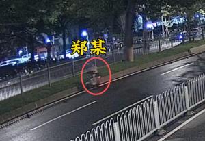 男子违法骑电动车被撞身亡自担全责 醉驾逆行不戴头盔