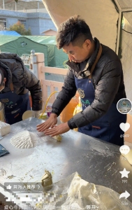 甘肃一拉面企业赴震区做爱心牛肉面 温暖灾区人心