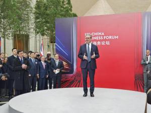 斯塔默：英有很多为中国作贡献的地方 促进双边合作与发展