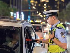 男子喝20支藿香正气水后开车被判刑 酒精含量超标引警示