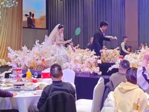 夫妻俩在婚礼上打羽毛球 花式表演登上央视舞台