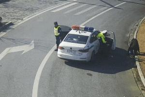 87岁老人想妈妈 拄拐走5小时回娘家 温暖互动感动人心