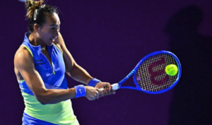 太有韧性！郑钦文连续破发莱巴金娜罕现无奈脸