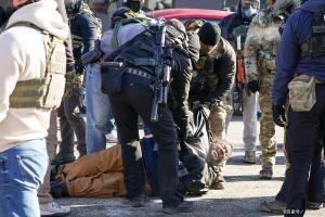 美国得州枪击案细节曝光 酒吧成犯罪现场