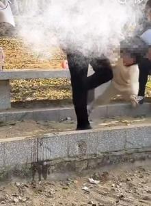 苏州一老太多次踢踹外孙女 情绪失控酿家暴