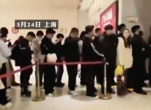 外卖员订单超时要求插队遭拒起冲突