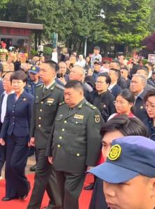 毛新宇向毛主席铜像敬献花篮 深切缅怀敬爱的爷爷