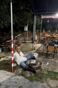 爆火鸡煲店老板：老中医转行做鸡煲 品质始终如一