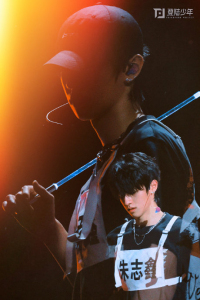 朱志鑫澳门演唱会花墙 彩排幕后引热议