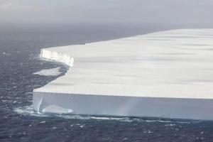 气候变暖 全球“冰山之王”没了 加速消融引发连锁反应