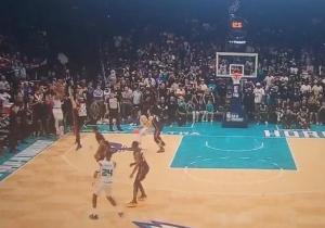 不愧是名字中带科比的男人！科比怀特关键时刻超难三分绝平大心脏 生死时刻挽狂澜