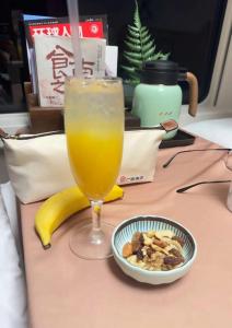 香港至北京高铁卖68元现调鸡尾酒 列车服务升级新体验
