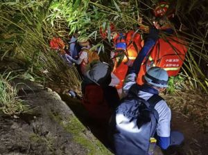 十万大山违规穿越又出事 驴友被困获救面临处罚