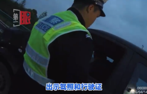 超载面包车上高速被喝令停车：扣6分，罚款200元