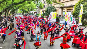 广西桂林三月三民族歌圩荟启幕 国风遇山歌潮玩秀峰里