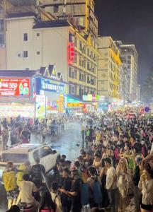 西双版纳通报2名女子被围堵泼水 文明倡议发布