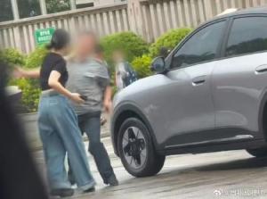 保安女司机街头冲突别让情绪判案 冷静克制才是正道