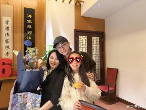 伊能静回应恩利用吸管喝网红嘴里饮料 母亲发声支持儿子