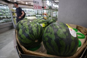 韩国单个西瓜均价接近3万韩元 热浪来袭价格暴涨