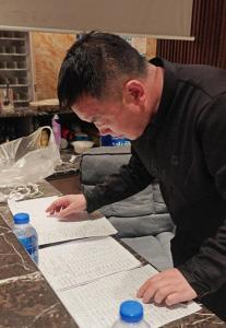 酒店免费给乡民住老板刚花210万装修 暴雨中的温暖避风港