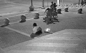 男子制止父亲当街脚踹女儿被诉 二审发回重审