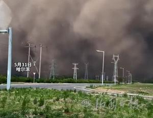哈尔滨遭遇一秒天黑 居民：40年少见 罕见沙尘暴来袭