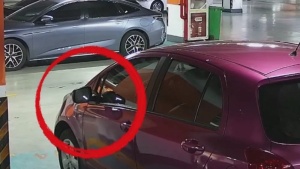车中现金被盗民警靠反光破案 车身反光成关键突破口