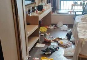 男子退房留满屋垃圾还投诉酒店 不文明入住引争议