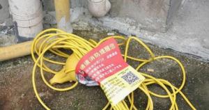 被巡查组抓现行工作人员摊手 消防软管不会用隐患多