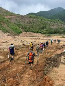 救灾小伙劳累过度去世 好友哭着回忆 最后的徒步旅程