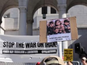 民调显示美国近七成民众反感伊朗战事 反战情绪高涨