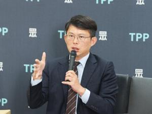 黄国昌呼吁赖当局正视民众怒火 要求卓荣泰下台