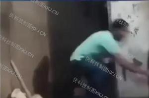 印度男子趁祖母火化时钻入焚尸炉 悲痛欲绝轻生未遂