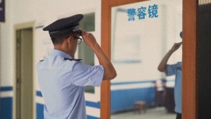 “36克先生”，为啥不像禁毒警察？毒贩将民警认成买家被抓
