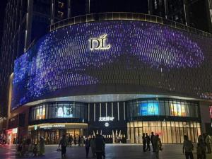 胖东来郑州店招刑释人员引争议 包容与底线并存