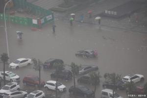 苏州暴雨太湖水倒灌小区车库被淹 物业失职难辞其咎