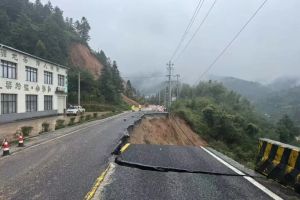 江西遂川泥石流失联11人身份确认 救援紧张进行中