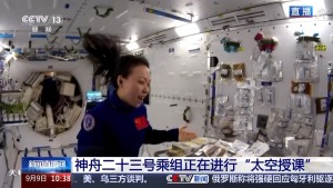 航天员在太空烤上了小蛋糕 揭秘太空美食制作