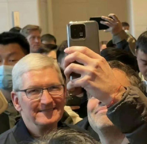 库克承认是看华为等厂家出折叠机才出的 苹果折叠屏iPhone即将亮相