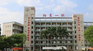 学校要学生交198元通讯费，官方作出回应 收费合理性遭质疑
