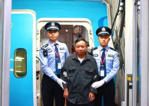 “红通人员”曾能贵被引渡回国 外逃职务犯罪嫌疑人落网