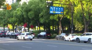 哈啰顺风车主将两高中生赶下车 超载争议引发风波
