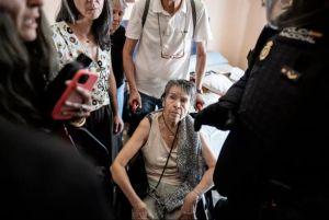 西班牙87岁老人被驱逐后去世 住房危机引全国抗议