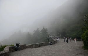 泰山景区辟谣躲雨一小时80元 虚假消息被澄清