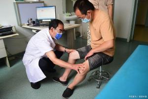 走路膝盖突然软一下 可能是这些原因 身体预警信号